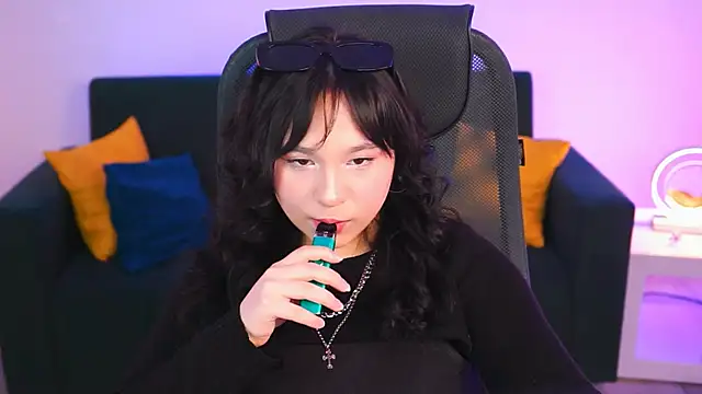 Snapshot of HanaWise chatting on 02-25-25, 08:14 HanaWise online show from 02-25-25, 08:14