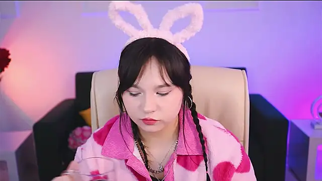 Snapshot of HanaWise chatting on 03-03-25, 08:16 HanaWise online show from 03-03-25, 08:16