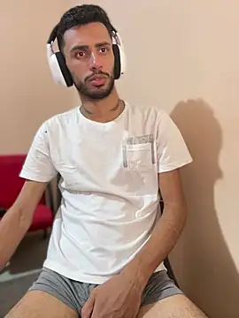 Snapshot of iendriw chatting on 03-13-25, 10:32 iendriw online show from 03-13-25, 10:32