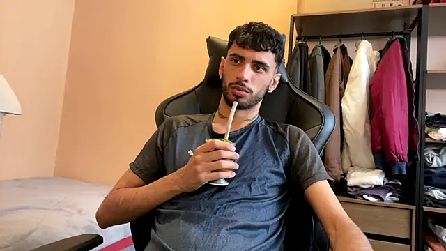 Snapshot of iendriw chatting on 11-05-25, 07:14 iendriw online show from 11-05-25, 07:14