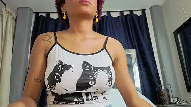 Snapshot of Effie_cooper chatting on 09-30-25, 08:03 Effie cooper online show from 09-30-25, 08:03