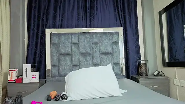 Snapshot of Effie_cooper chatting on 10-03-25, 07:11 Effie cooper online show from 10-03-25, 07:11