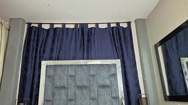 Snapshot of Effie_cooper chatting on 10-05-25, 05:00 Effie cooper online show from 10-05-25, 05:00