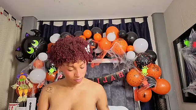 Snapshot of Effie_cooper chatting on 10-18-25, 07:47 Effie cooper online show from 10-18-25, 07:47