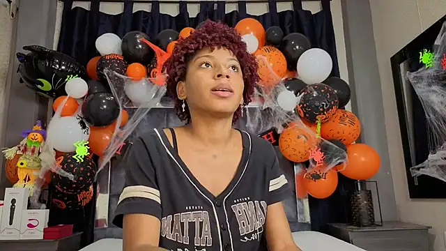 Snapshot of Effie_cooper chatting on 10-22-25, 07:24 Effie cooper online show from 10-22-25, 07:24