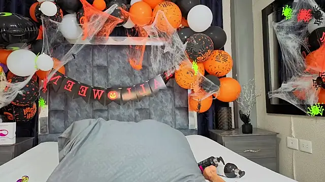 Snapshot of Effie_cooper chatting on 10-27-25, 07:18 Effie cooper online show from 10-27-25, 07:18