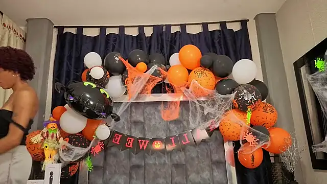 Snapshot of Effie_cooper chatting on 10-28-25, 07:27 Effie cooper online show from 10-28-25, 07:27