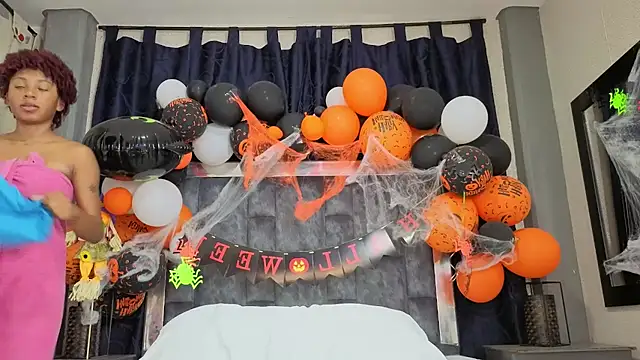 Snapshot of Effie_cooper chatting on 11-03-25, 11:22 Effie cooper online show from 11-03-25, 11:22