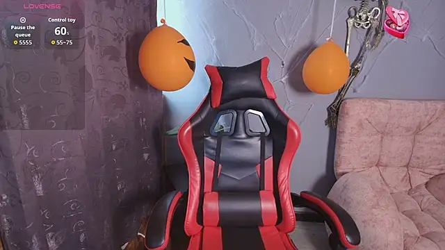 Snapshot of SophiTay chatting on 10-20-25, 05:57 SophiTay online show from 10-20-25, 05:57