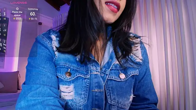 hannah thomson  online show from 03-03-25, 07:39