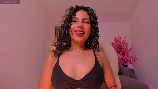 hannah thomson  online show from 11-25-25, 03:17