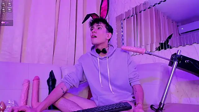 Snapshot of ValentinoMoreti chatting on 03-10-25, 05:11 ValentinoMoreti online show from 03-10-25, 05:11