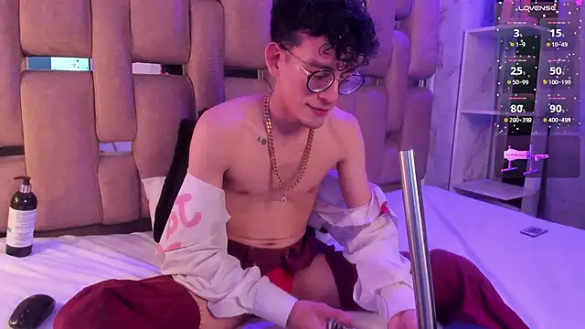 Snapshot of ValentinoMoreti chatting on 03-14-25, 05:05 ValentinoMoreti online show from 03-14-25, 05:05