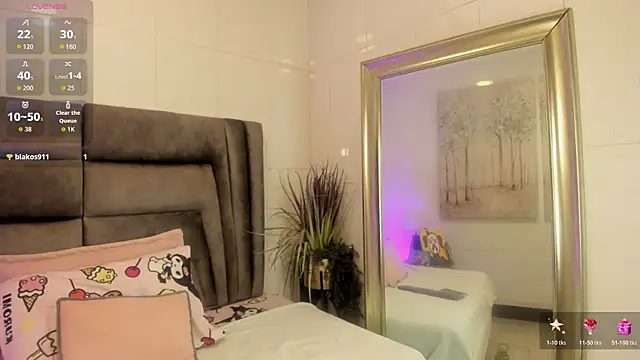 Layla Clarke online show from 10-21-25, 04:02