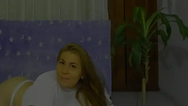 Snapshot of EmmaFosteer chatting on 09-14-25, 03:49 EmmaFosteer online show from 09-14-25, 03:49