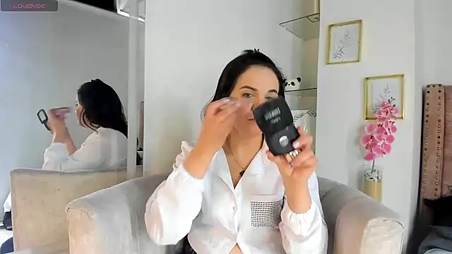 laura hotties online show from 06-19-26, 05:50