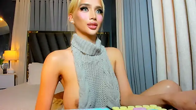 Snapshot of KylieSonique chatting on 05-08-26, 02:17 KylieSonique online show from 05-08-26, 02:17