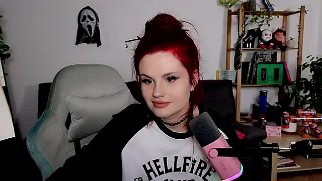 Della Ideal online show from 11-17-25, 04:13