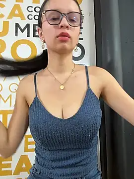 Snapshot of Soy_Sara7 chatting on 12-18-25, 06:36 Soy Sara7 online show from 12-18-25, 06:36