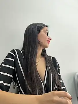 Snapshot of Soy_Sara7 chatting on 04-18-26, 12:42 Soy Sara7 online show from 04-18-26, 12:42