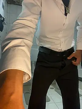 Snapshot of rogerdik76 chatting on 03-27-26, 06:30 rogerdik76 online show from 03-27-26, 06:30