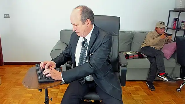 Snapshot of masterboy50 chatting on 11-21-25, 08:07 masterboy50 online show from 11-21-25, 08:07