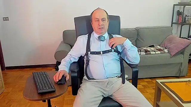 Snapshot of masterboy50 chatting on 11-28-25, 04:09 masterboy50 online show from 11-28-25, 04:09