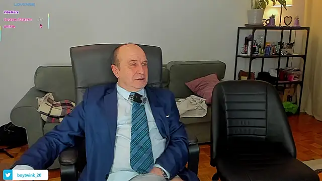 Snapshot of masterboy50 chatting on 03-07-26, 04:04 masterboy50 online show from 03-07-26, 04:04