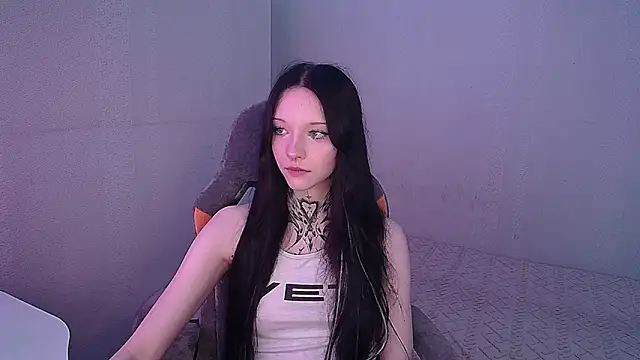 Snapshot of mefwhore chatting on 10-13-25, 05:13 mefwhore online show from 10-13-25, 05:13