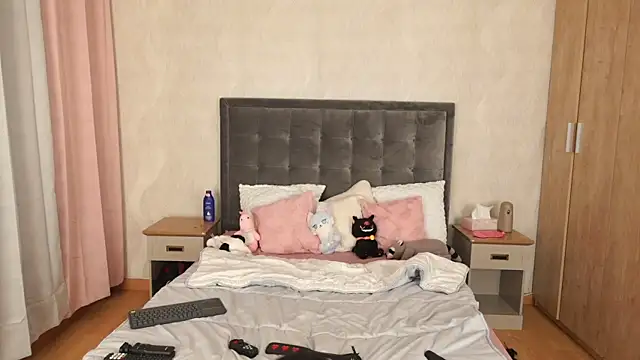 DaliaCruz online show from 11-20-25, 08:52