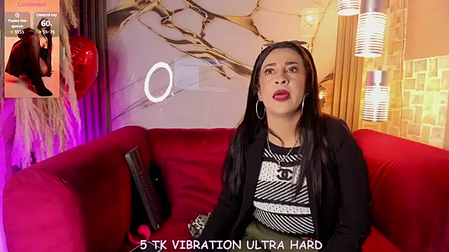 Snapshot of Bella_williamss_ chatting on 10-15-25, 07:58 Bella williamss online show from 10-15-25, 07:58