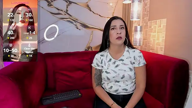 Snapshot of Bella_williamss_ chatting on 10-20-25, 07:36 Bella williamss online show from 10-20-25, 07:36