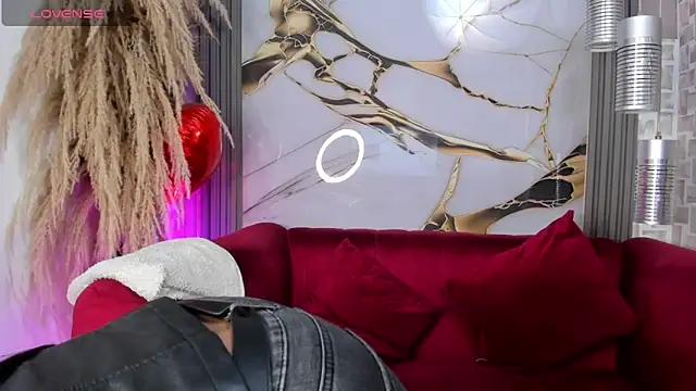 Snapshot of Bella_williamss_ chatting on 10-27-25, 08:02 Bella williamss online show from 10-27-25, 08:02