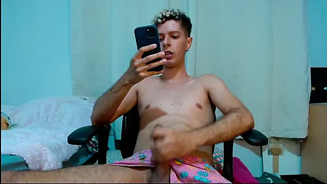 Snapshot of blondetwink chatting on 02-24-25, 03:44 blondetwink online show from 02-24-25, 03:44