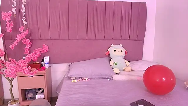 Snapshot of nathalya_summer chatting on 10-24-25, 08:38 nathalya summer online show from 10-24-25, 08:38