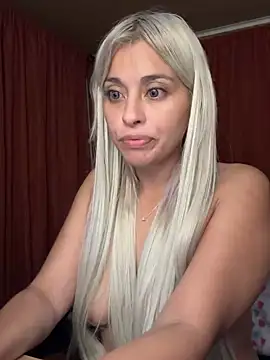 Snapshot of WhiteSnow09 chatting on 03-05-25, 04:34 WhiteSnow09 online show from 03-05-25, 04:34