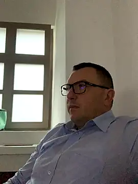 Snapshot of Mike8523 chatting on 11-11-25, 05:29 Mike8523 online show from 11-11-25, 05:29