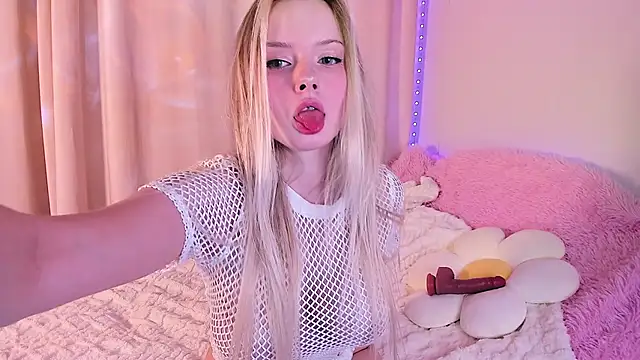 Snapshot of AngelicaaHeaven chatting on 03-01-25, 03:27 AngelicaaHeaven online show from 03-01-25, 03:27