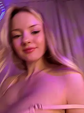 Snapshot of AngelicaaHeaven chatting on 03-20-25, 08:08 AngelicaaHeaven online show from 03-20-25, 08:08