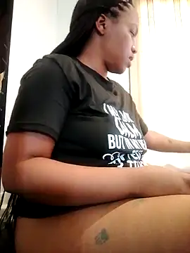 Snapshot of xMiAmor chatting on 09-19-25, 08:05 xMiAmor online show from 09-19-25, 08:05