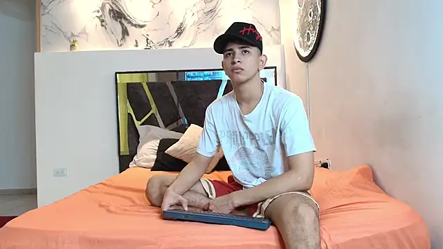 Snapshot of KING_OFF_BOYS chatting on 11-12-25, 01:22 KING OFF BOYS online show from 11-12-25, 01:22