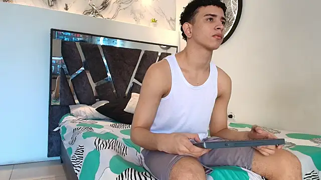 Snapshot of KING_OFF_BOYS chatting on 11-22-25, 01:10 KING OFF BOYS online show from 11-22-25, 01:10