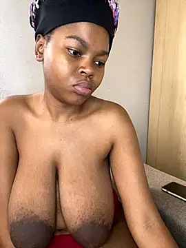 Snapshot of _DollFace_ chatting on 11-04-25, 09:30 DollFace online show from 11-04-25, 09:30