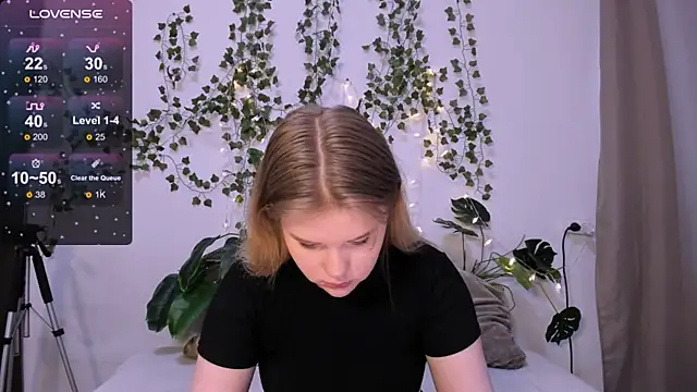 LaseyMoon online show from 03-12-25, 04:30