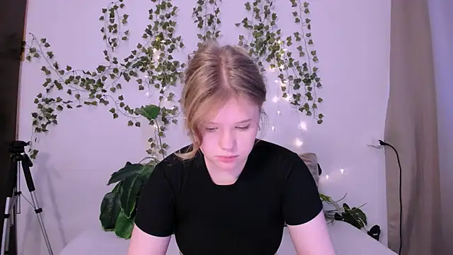 LaseyMoon online show from 03-14-25, 04:21