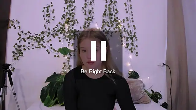 LaseyMoon online show from 03-17-25, 04:08