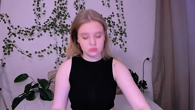 LaseyMoon online show from 03-21-25, 01:02