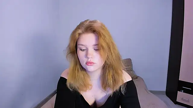 LaseyMoon online show from 11-19-25, 01:38