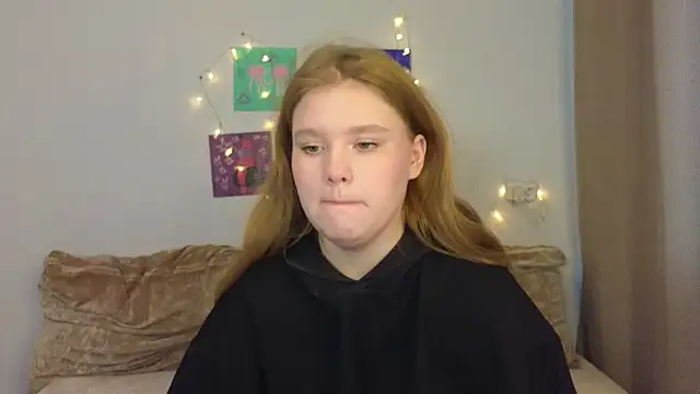 Snapshot of LaseyMoon chatting on 03-25-26, 05:24 LaseyMoon online show from 03-25-26, 05:24