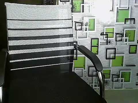 Snapshot of UrHoneyBae chatting on 03-07-25, 04:11 UrHoneyBae online show from 03-07-25, 04:11